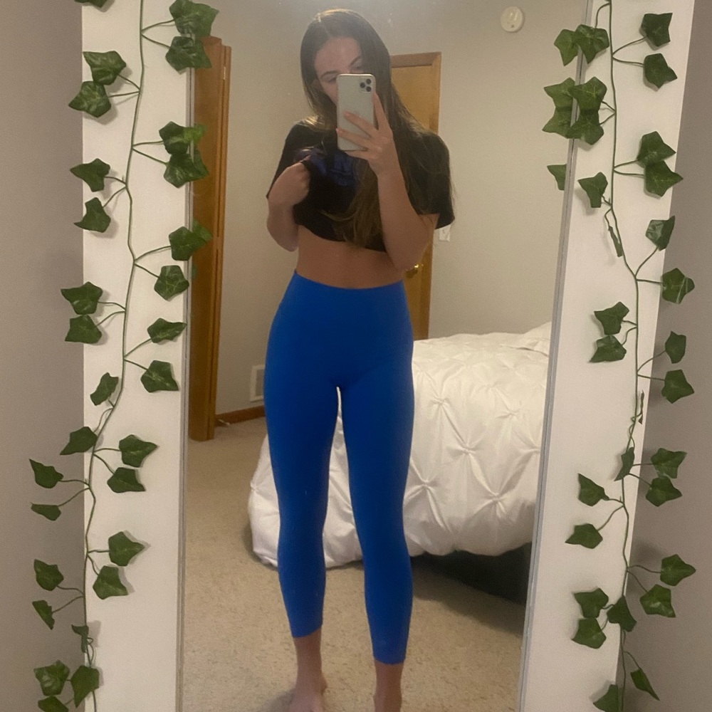 BLUE Lululemon leggings!!